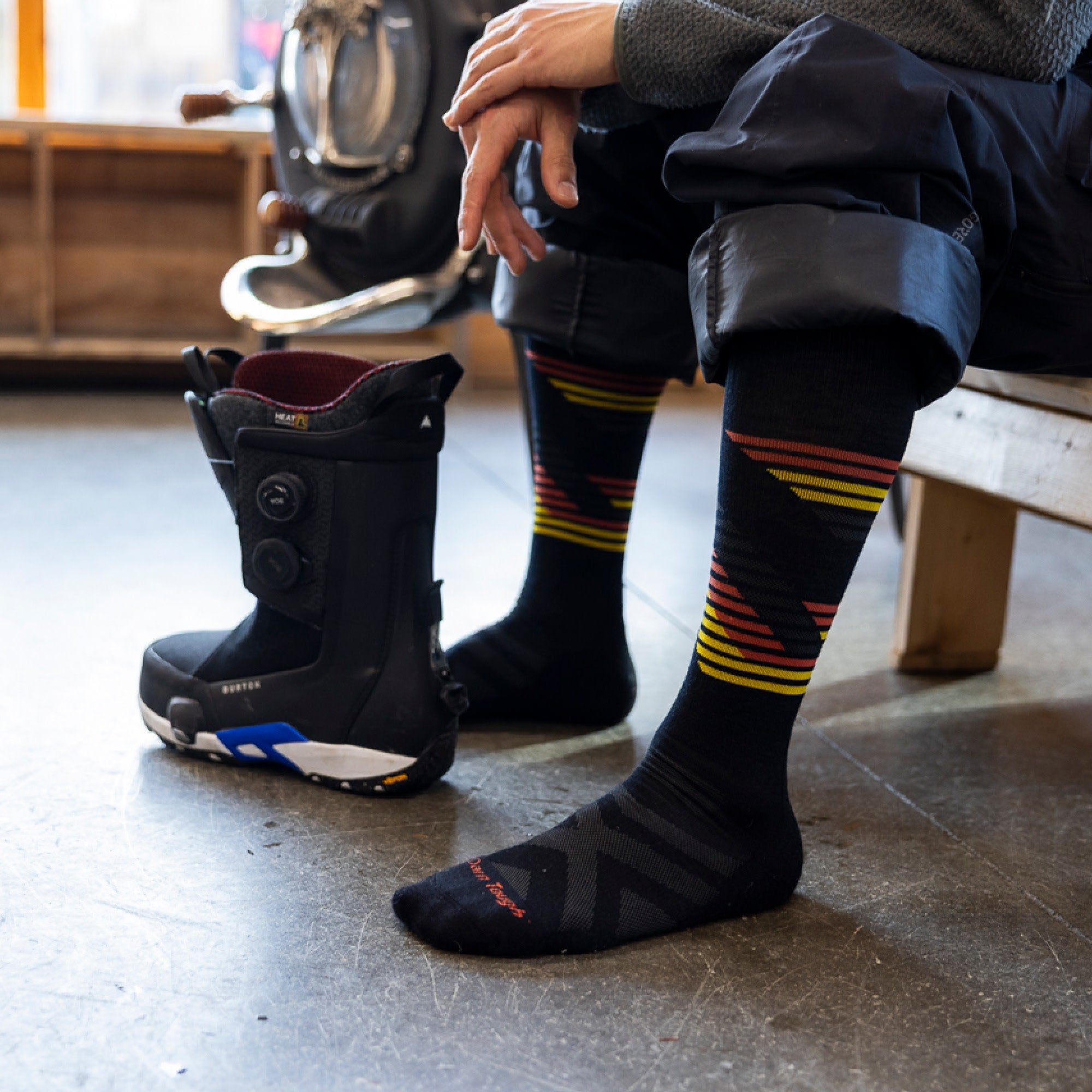 Men's Carve Over-the-Calf Midweight Ski & Snowboard Socks - Image 7