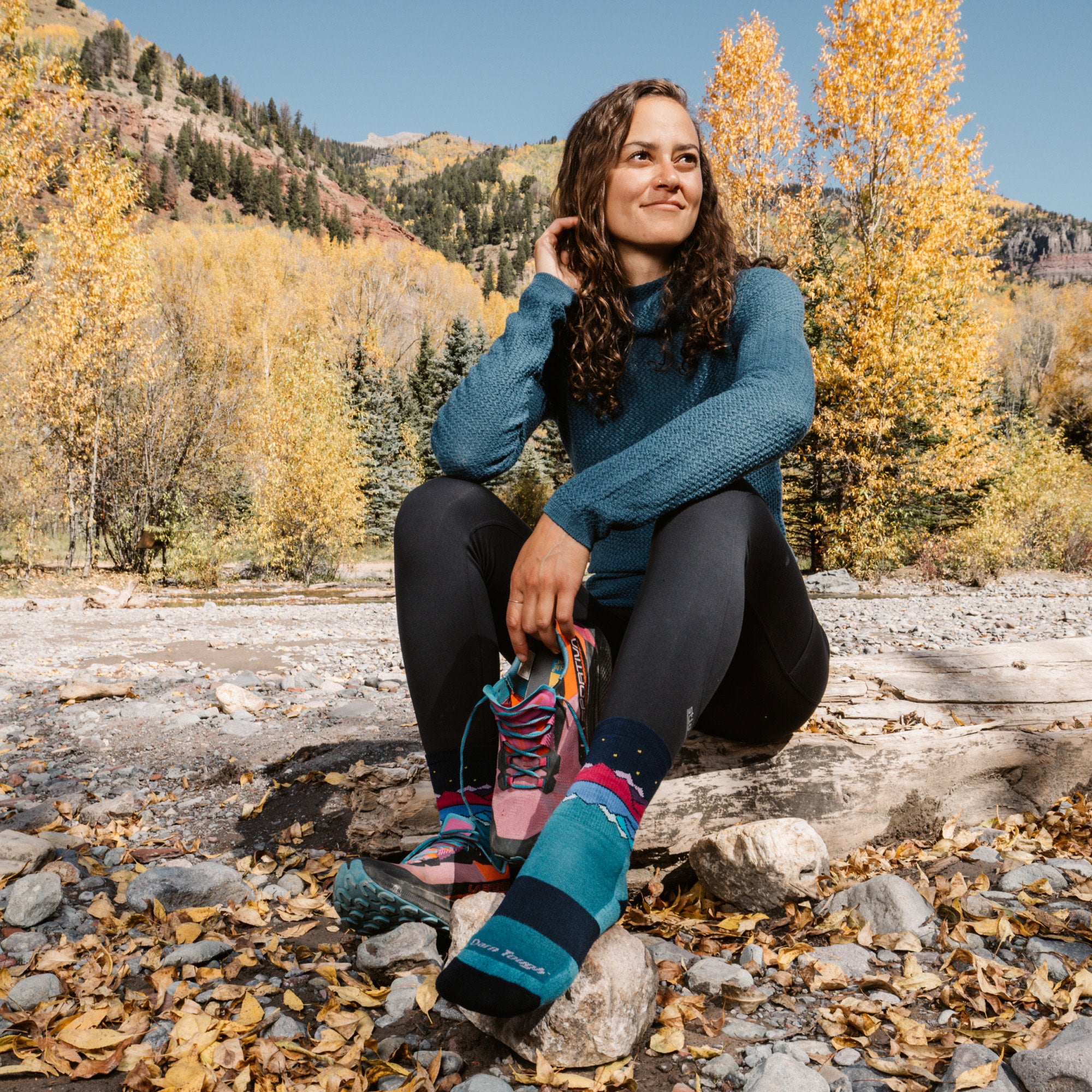 Women's Mirror Lake Micro Crew Midweight Hiking Socks - Image 4